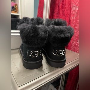 Women’s UGG black low top! Never been worn size 8